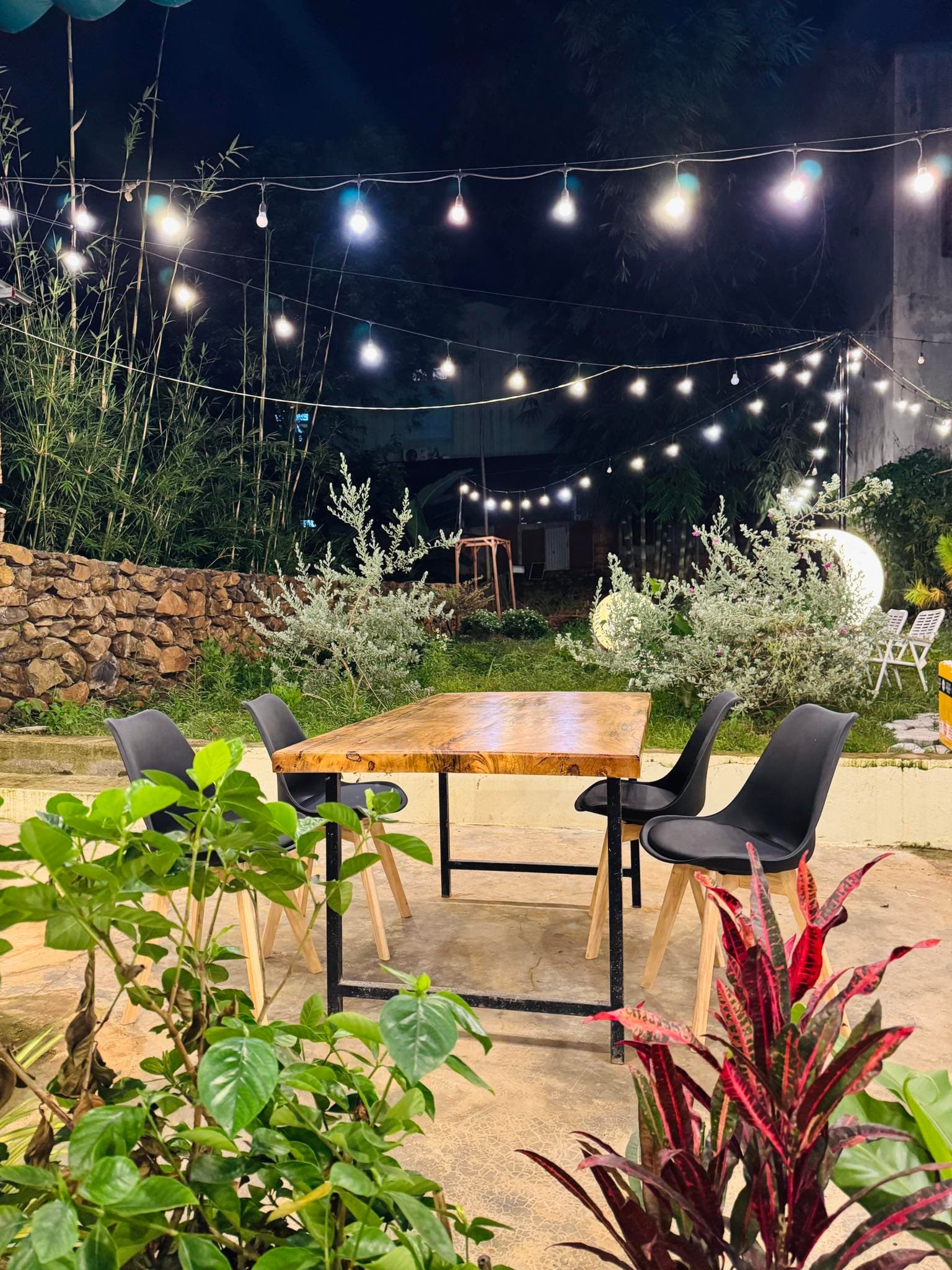 GiNi Craft Beer venue at night